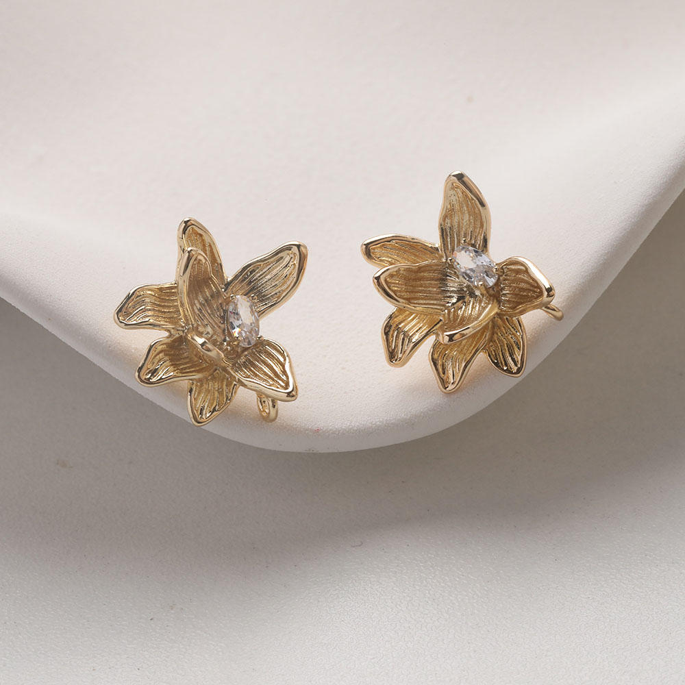 4PCS Dainty Flower Ear Studs E - Flower Supplies のレビューと価格